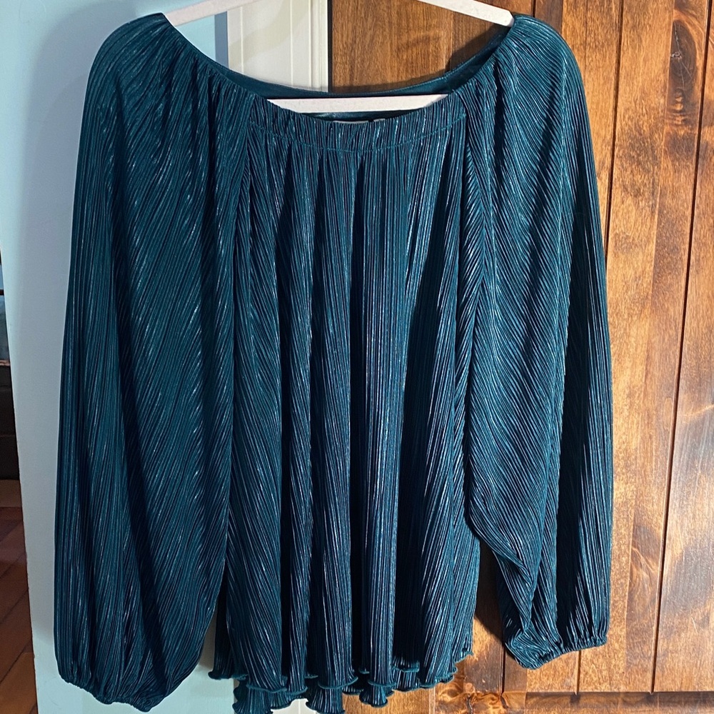 Chico’s Elegant Emerald Green Women's Top. Worn once. XL.